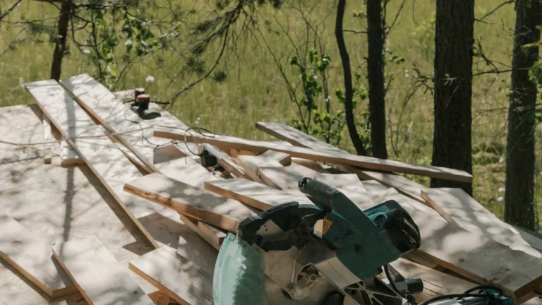 Best Way To Cut Vinyl Siding: Tools & Techniques