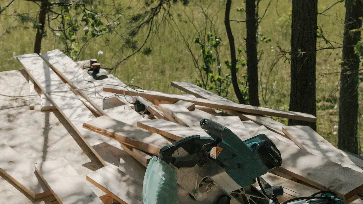 Best Way To Cut Vinyl Siding: Tools & Techniques
