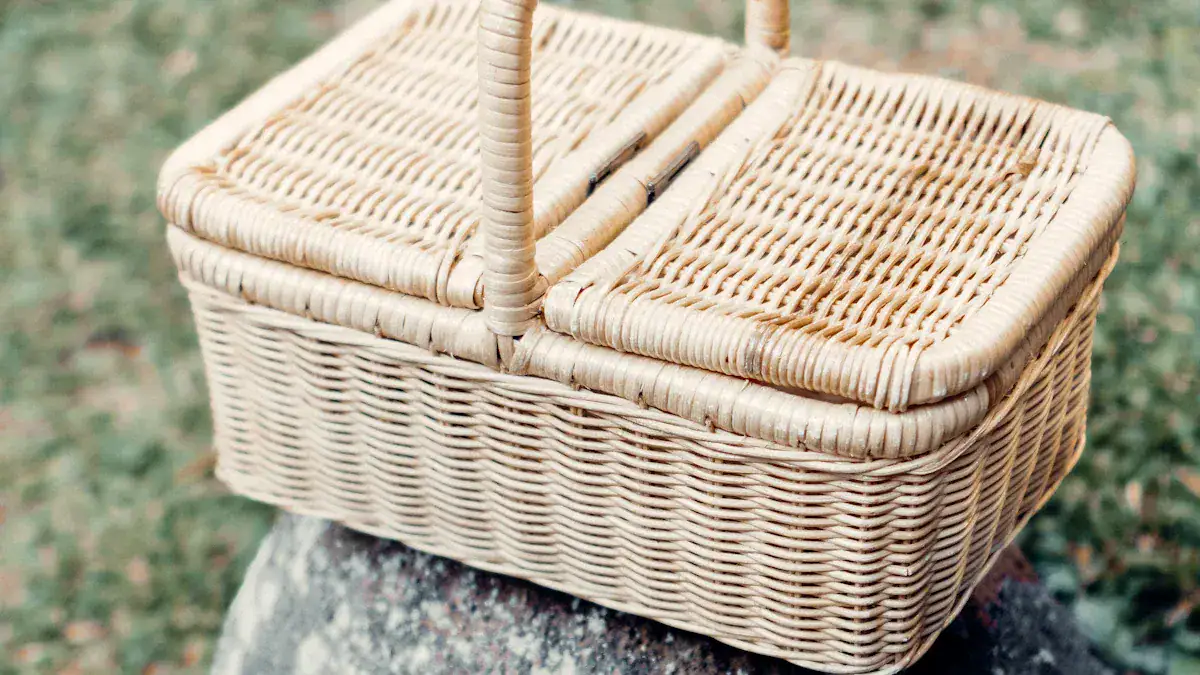 Selecting Your Perfect Picnic Basket Container