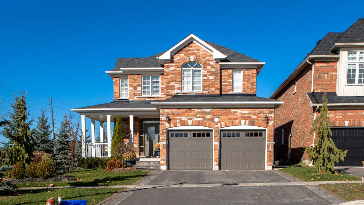 Central Canada'
style=