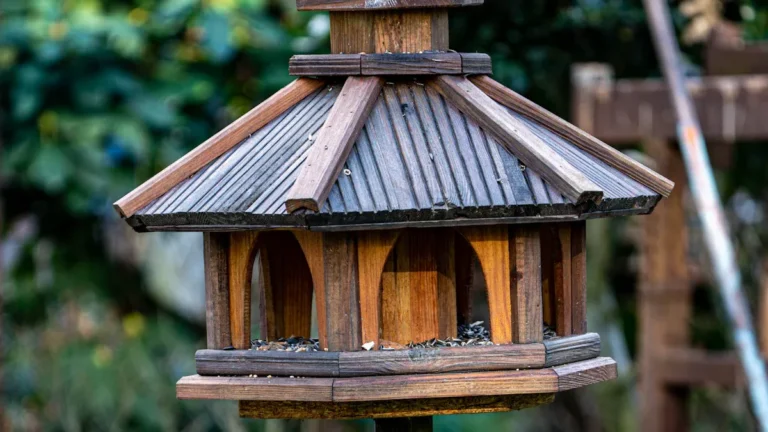 DIY Rustic Birdhouse Plans: Free Log Cabin Builds