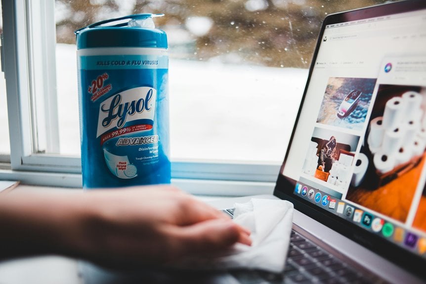 safe laptop screen cleaning