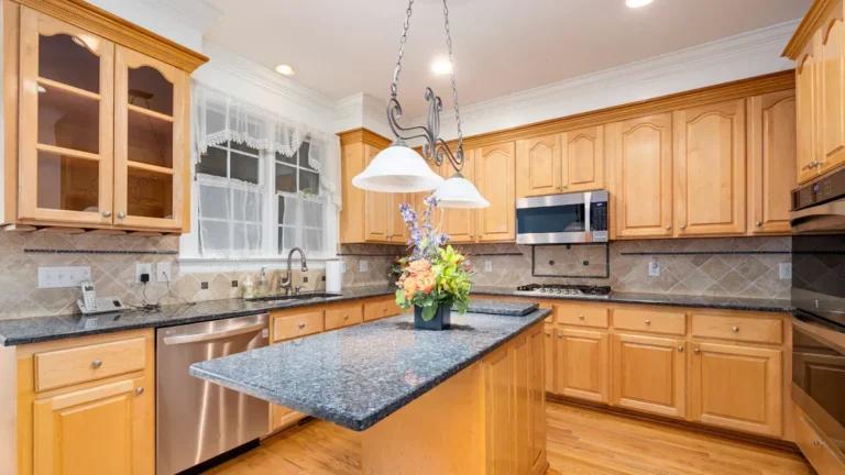 Best Countertop Ideas to Pair with Honey Oak Cabinets