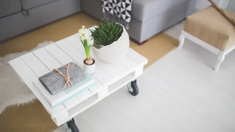 12 Easy DIY Pallet Projects for Your Home and Garden