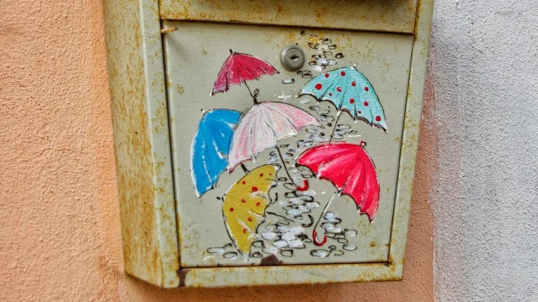 How to Paint a Metal Mailbox: Easy DIY Curb Appeal Update