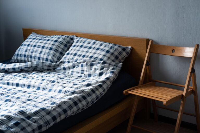 How to Clean a Futon Mattress? Safe Steps for Stains