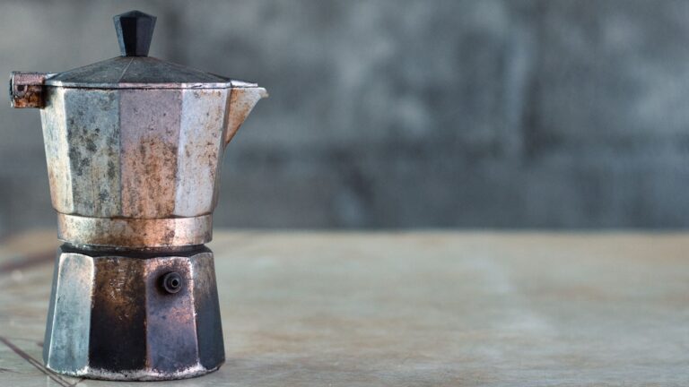 How to Clean a Stainless Steel Coffee Pot? Safe Stain Fixes