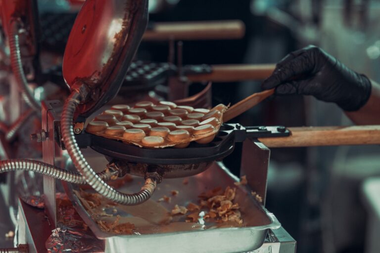 How to Clean a Waffle Iron? Safe Steps for Nonstick