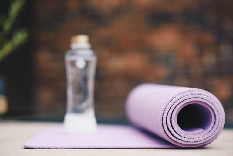 How to Clean a Yoga Mat? Safe Steps by Material