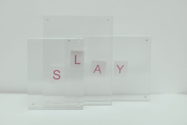 How to Clean Acrylic Glass? Safe Steps for Clarity