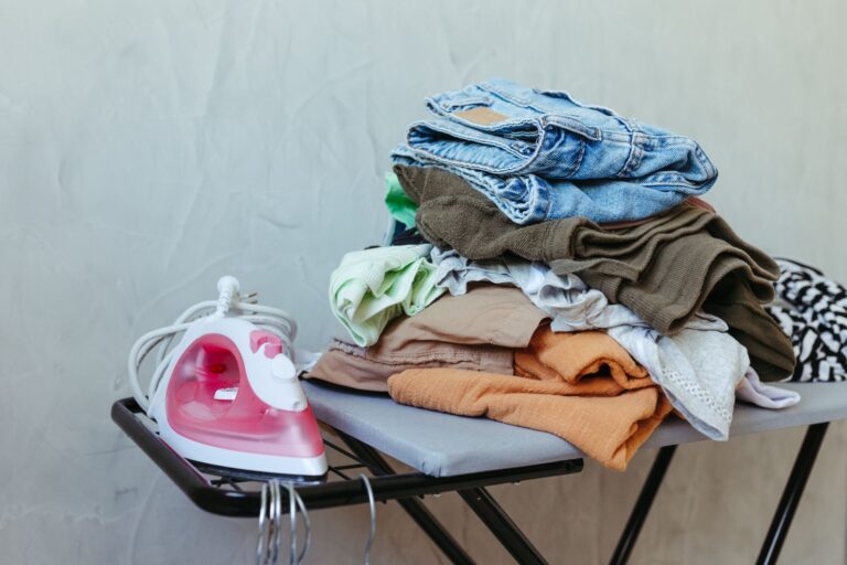 How to Clean an Iron? Safe Steps for Streak-Free Results