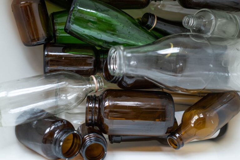 How to Clean an Old Glass Bottle? Safe Steps That Work