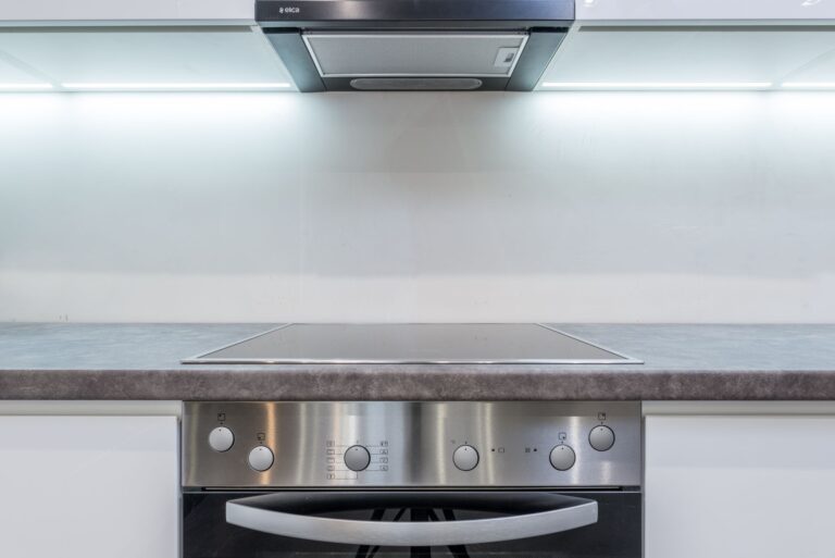 How to Clean an Oven From the Stove Top to Between the Glass in the Door? Safe Steps