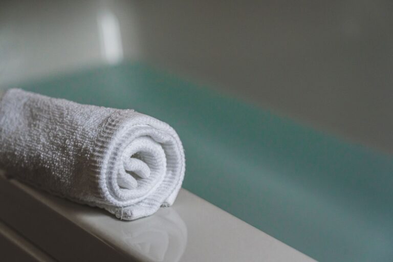 How to Clean Bathtub Jets? Safe Steps for a Fresh Tub