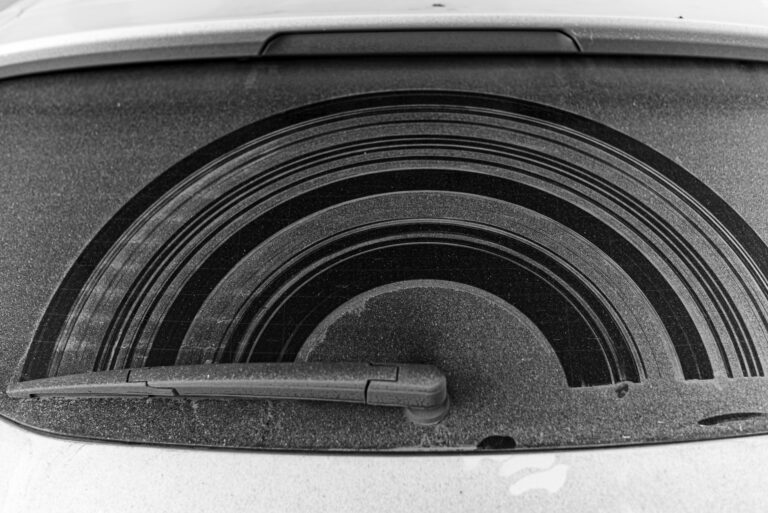 How to Clean Car Windows Without Streaks? A Foolproof Method