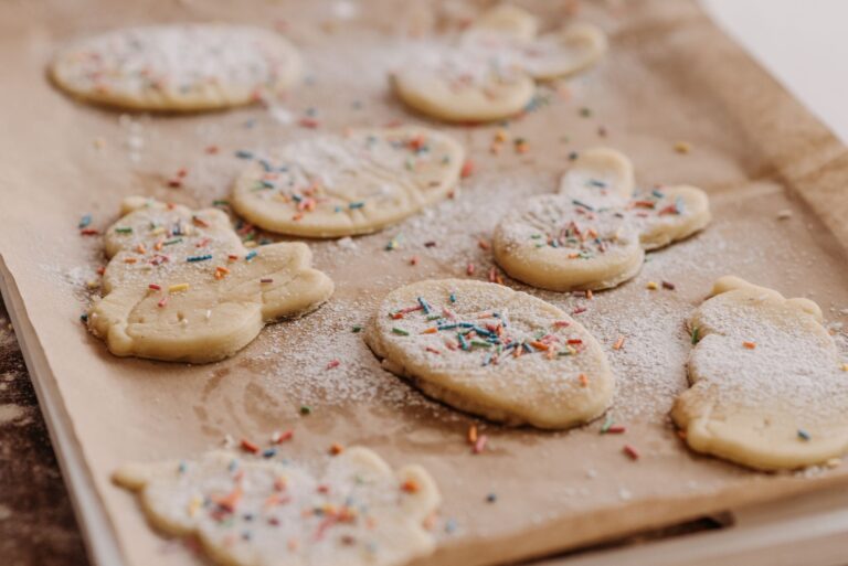 How to Clean Cookie Sheets? Easy Methods by Stain